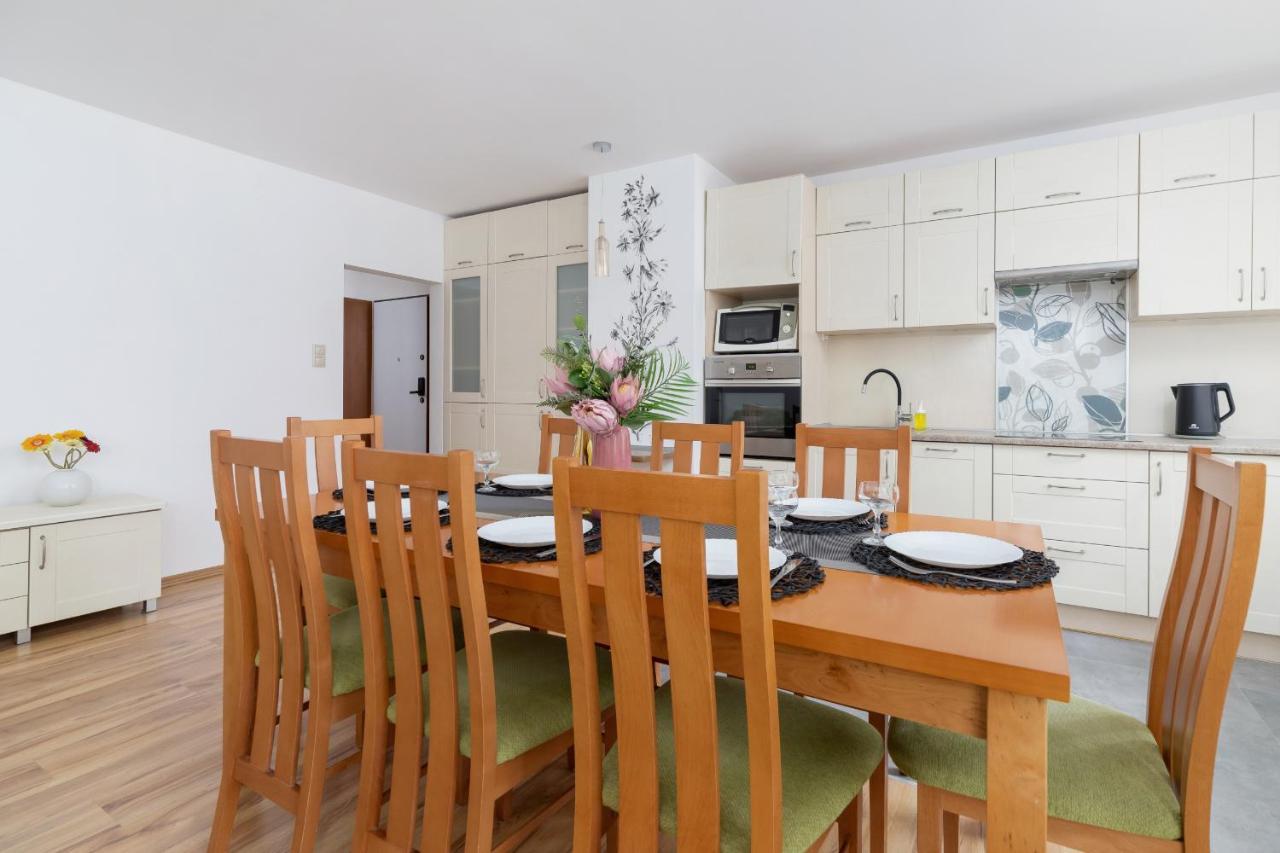 Grota Roweckiego Ruczaj Cracow By Renters Apartment *