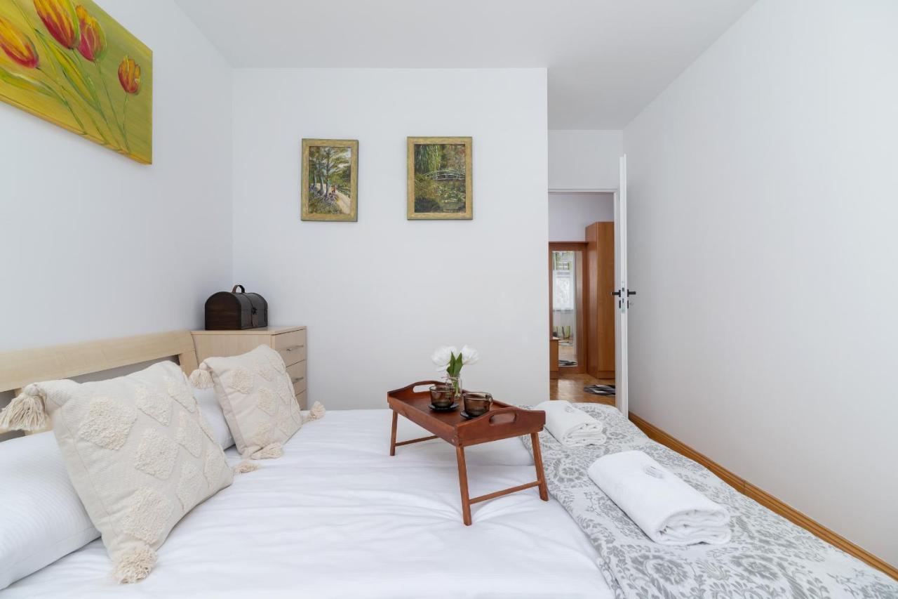 Apartment Grota Roweckiego Ruczaj Cracow By Renters