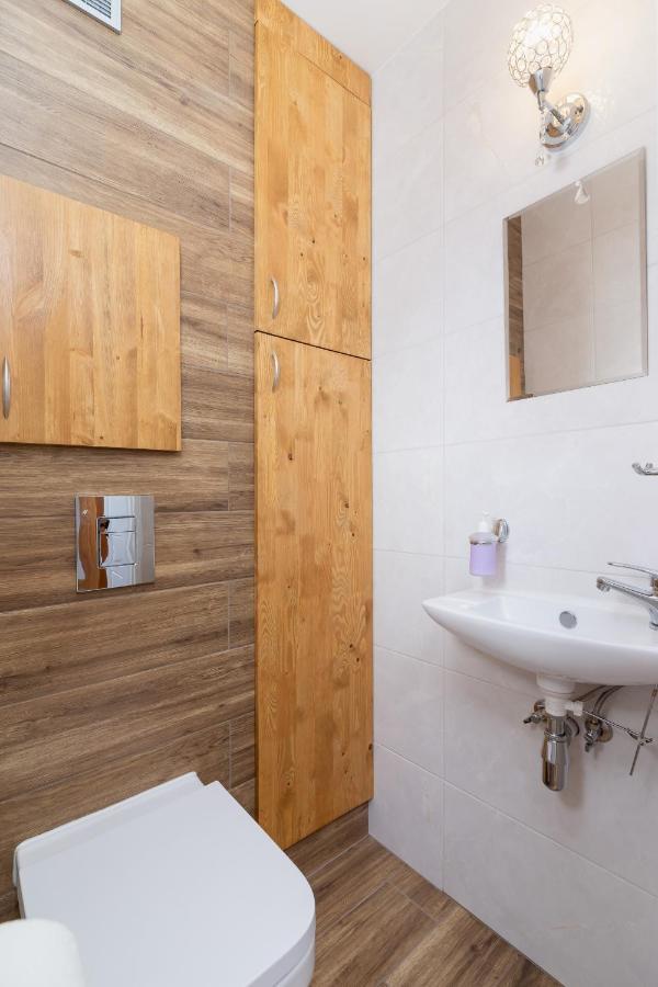 Apartment Grota Roweckiego Ruczaj Cracow By Renters
