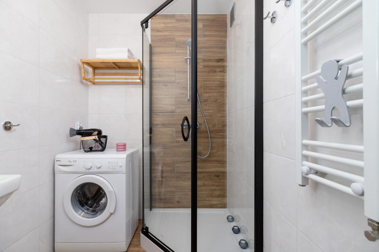 Grota Roweckiego Ruczaj Cracow By Renters Apartment *